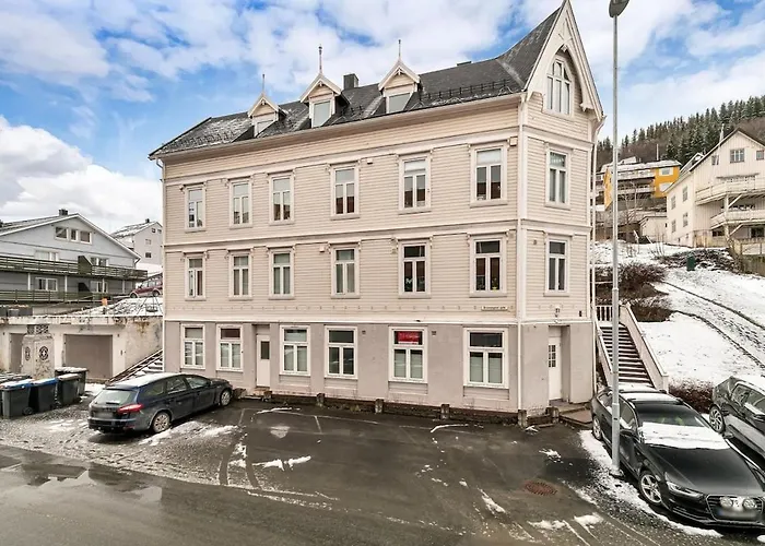 Central Narvik Apartment Walk To Train Bus