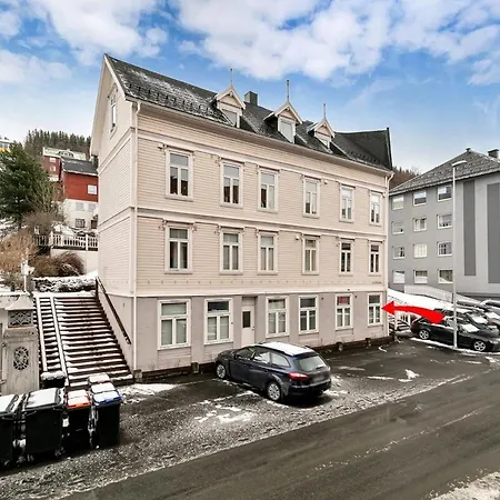 Central Narvik Apartment Walk To Train Bus 公寓